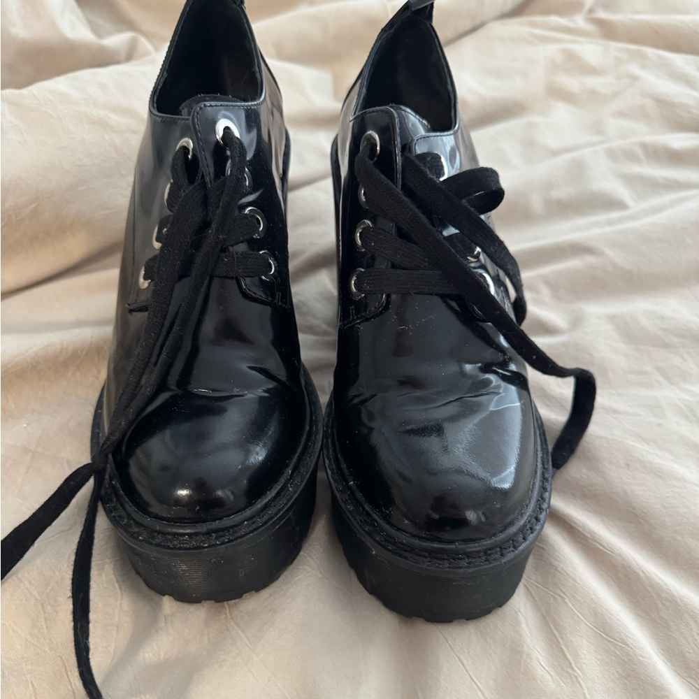 Wishbone platform heeled boots